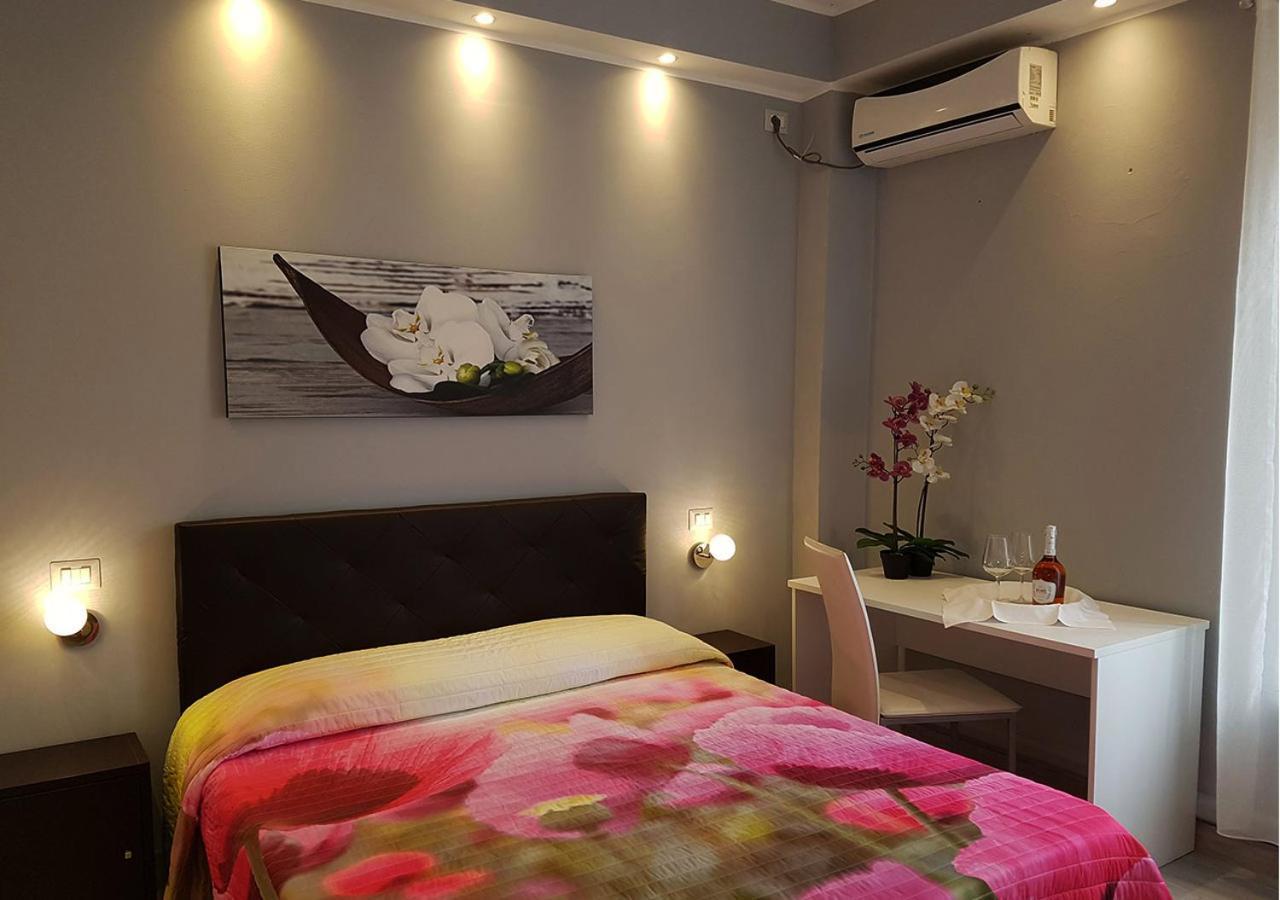 Cristal Rooms 皮亚琴察 外观 照片