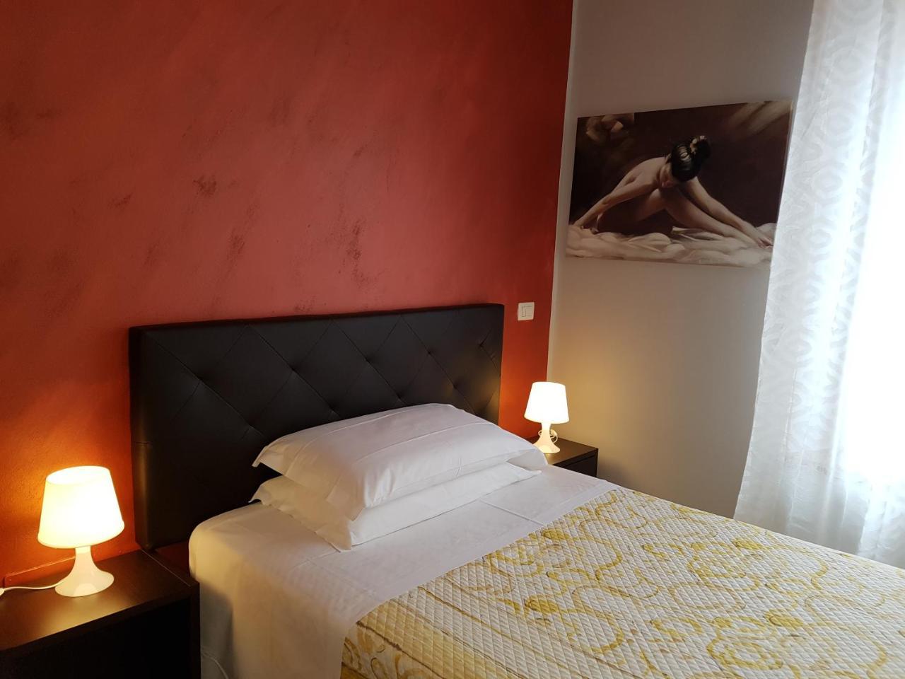 Cristal Rooms 皮亚琴察 外观 照片